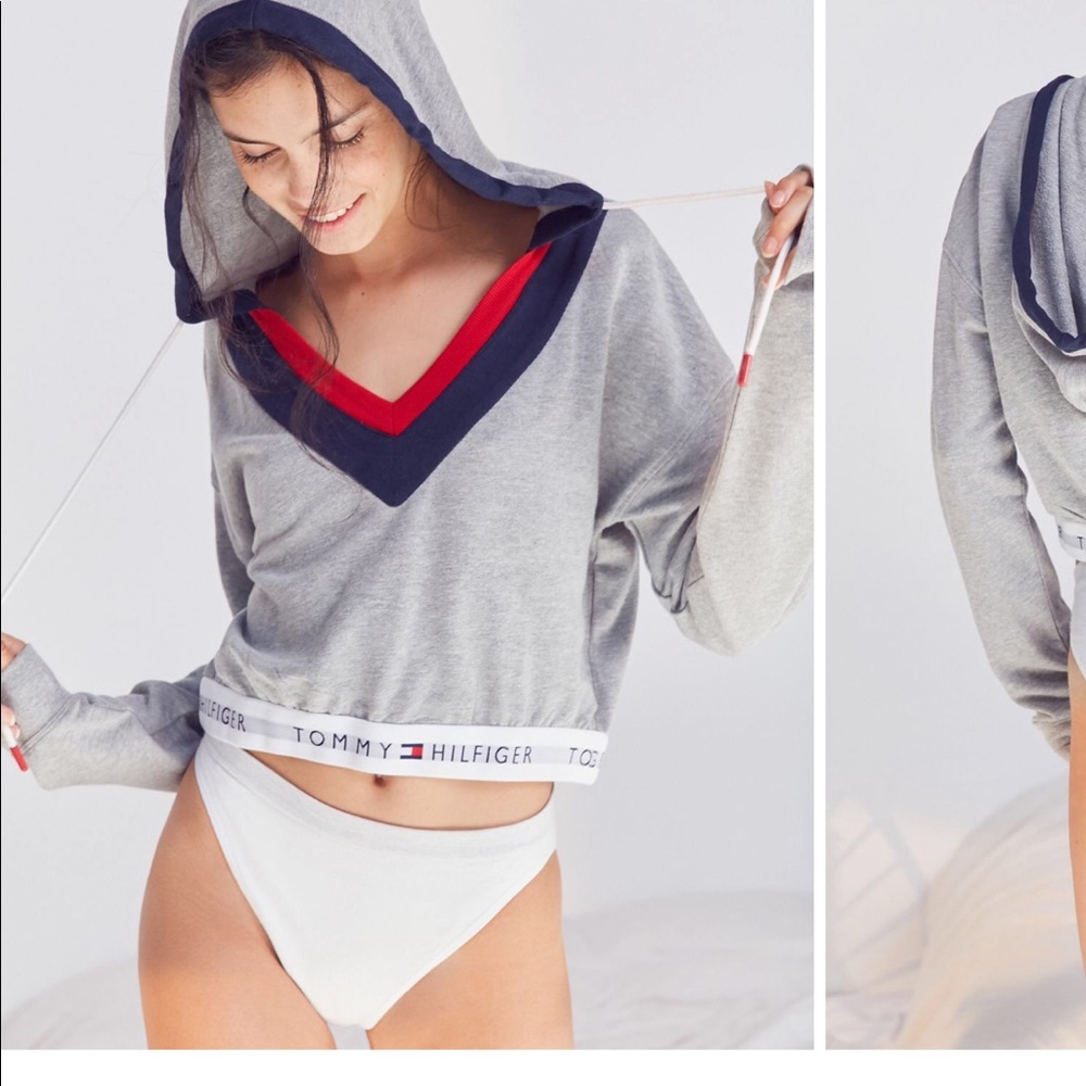 Tommy Hilfiger UO exclusive Cropped Hoodie